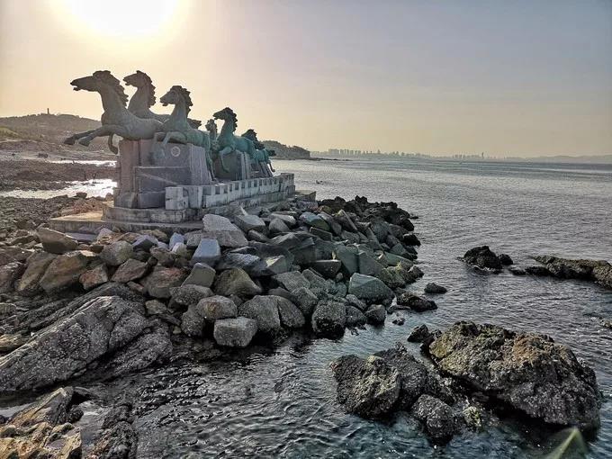 对烟台人来说,不洗海澡(xiajiaozi)就不算过夏天