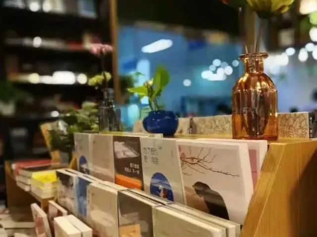 都上央视了！大学校园书店怎么突然这么火？