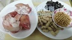 催乳食谱猪蹄汤,孕妇催乳猪脚汤