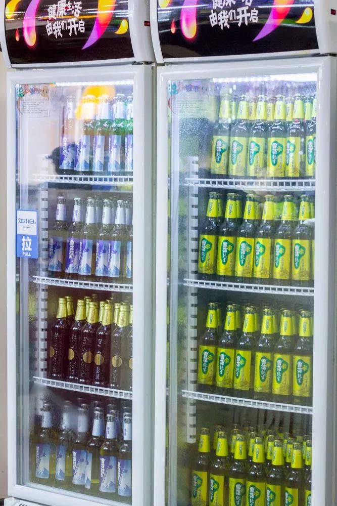 1元/只海白虾，2.8元/只鲍鱼，3.8元/只碳烤生蚝！啤酒喝一瓶还送一瓶！这家人气平价海鲜火锅老店让你嗨翻整个今夏