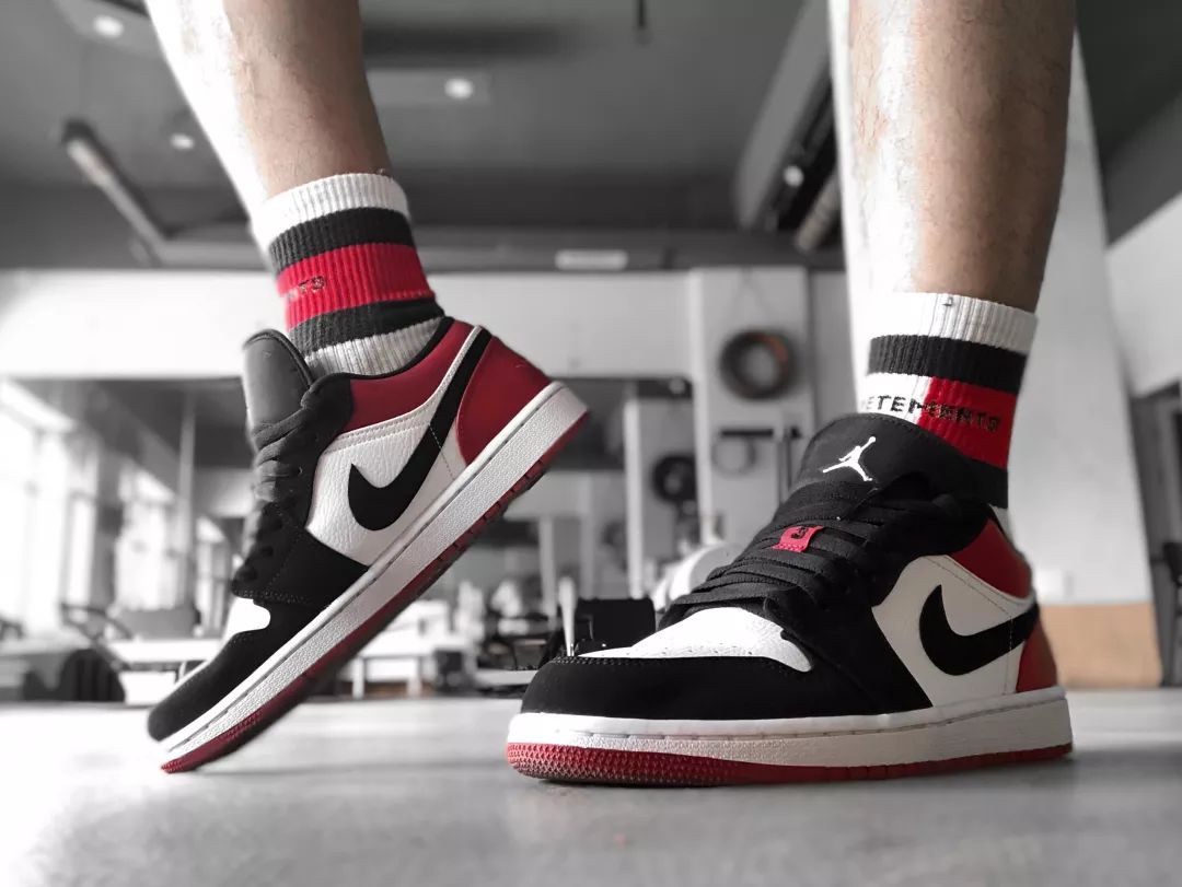 aj1和yeezy满天星,aj和yeezy哪个更容易受欢迎