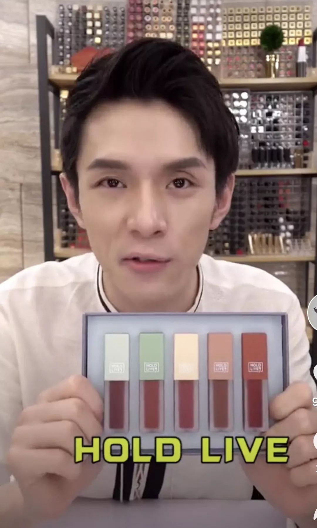 OMG李佳琦推荐的口红会结块？你真的要买它吗