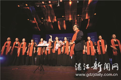 港城“百灵鸟”合力唱响新时代