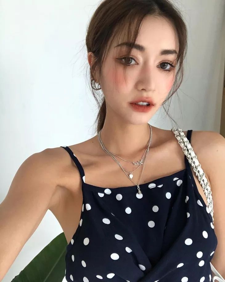 3ce云朵唇釉泫雅,nana的妆容