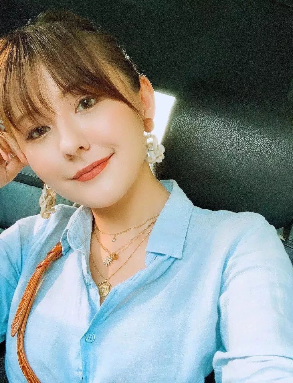 热依扎演绎自信女性的优雅魅力,热依扎已瘦16斤