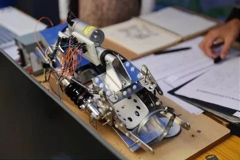 铁甲钢拳挑战双子星,铁甲钢拳挑战机器人