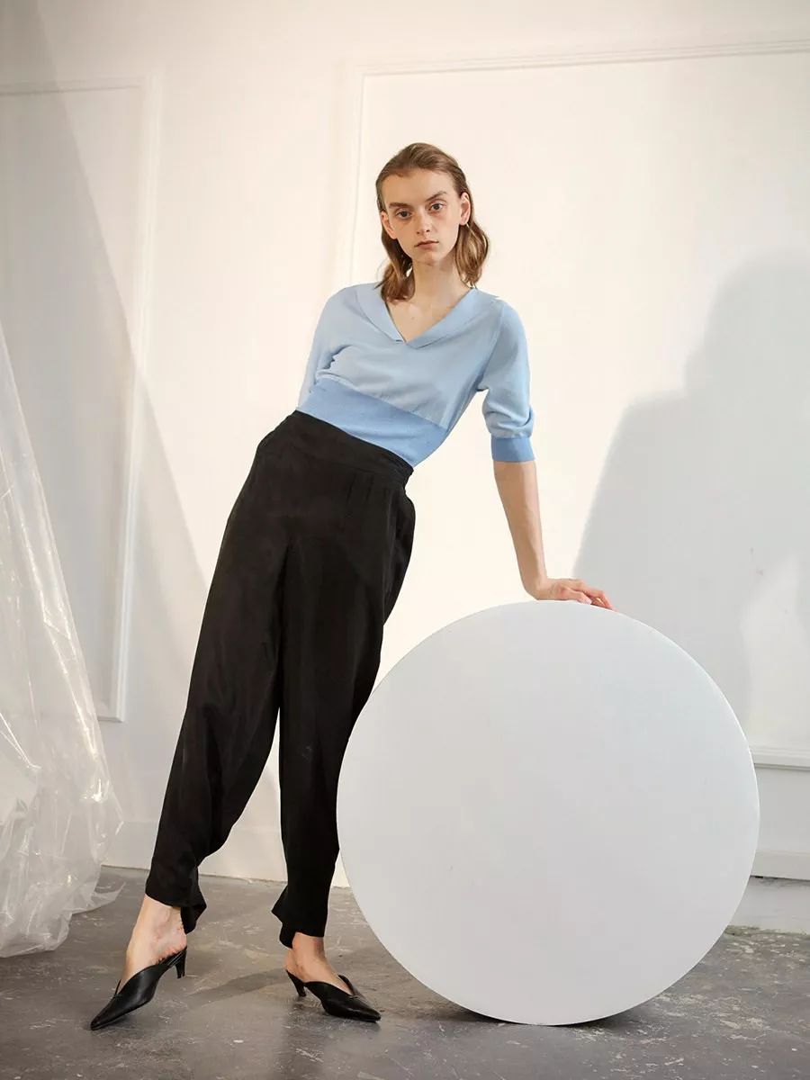 所谓的高级感就是越简单越高级,极简的高级感是极致的