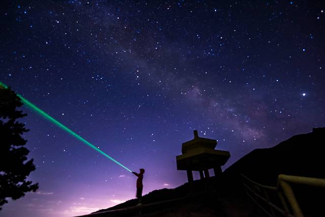 北纬38度仰望星空，每个人都拥有头顶，为什么却看不到星空