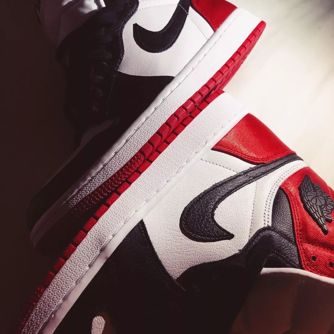 aj1retrosatinroyal丝绸,aj1黑黄脚趾男女同款和女款区别