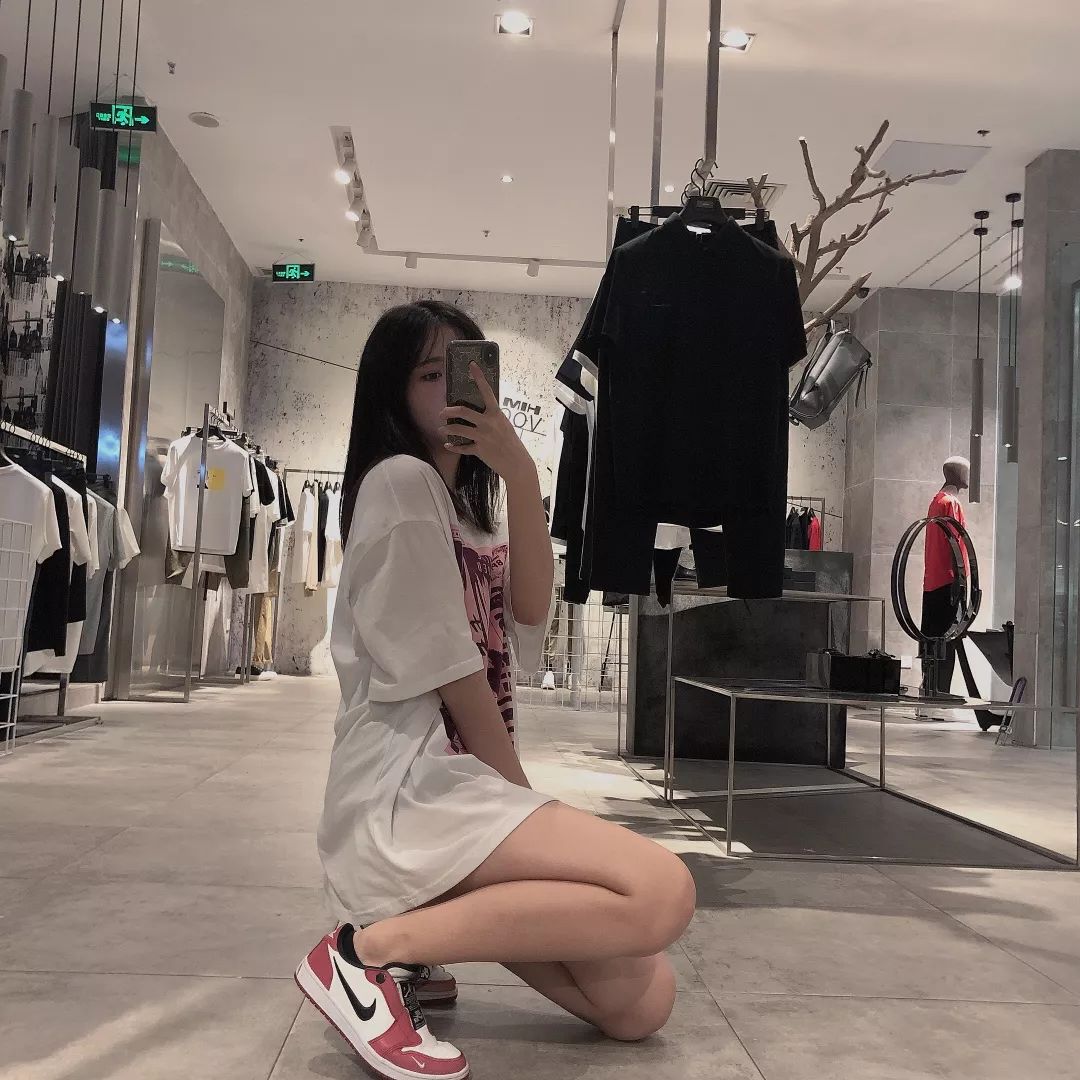 aj1retrosatinroyal丝绸,aj1黑黄脚趾男女同款和女款区别