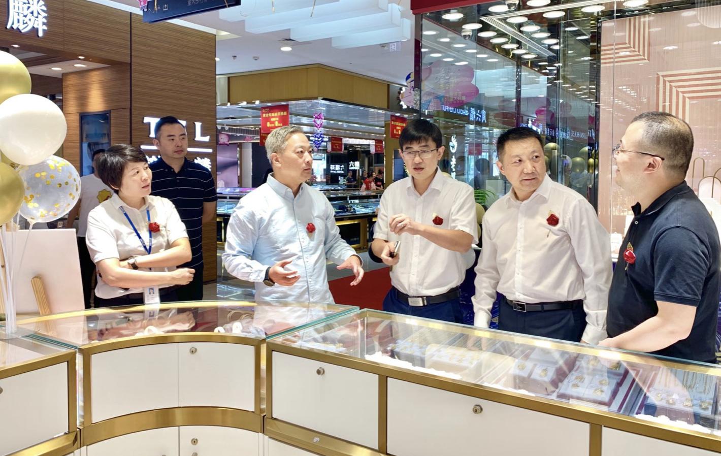 牵手中国黄金，苏宁818开出第一家珠宝自营店