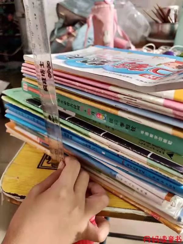 背书包驼背怎么纠正,小孩背书包导致驼背怎么矫正