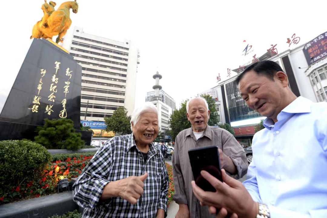 一匹马为何让这座城市的人们又悲又喜？|我家住在解放路