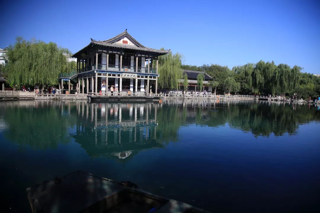 趵突泉真的超美,济南趵突泉是个很大的景点吗