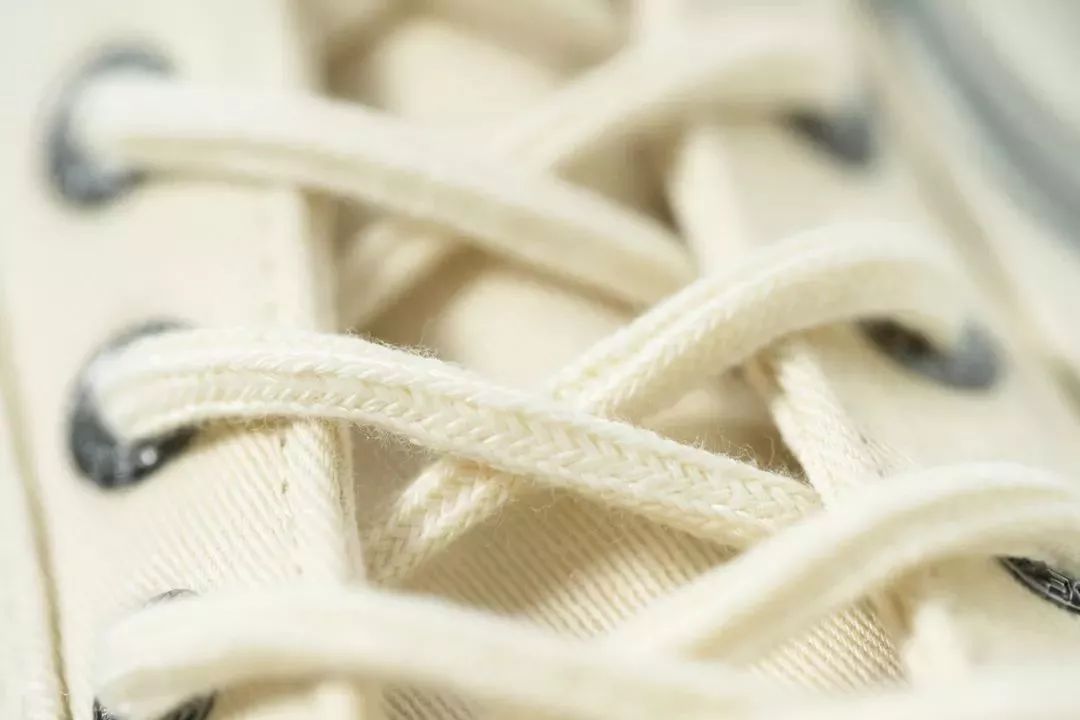 中国60年前造了双小白鞋，法国人一夜“偷走”赚翻了！今天它潮回来了