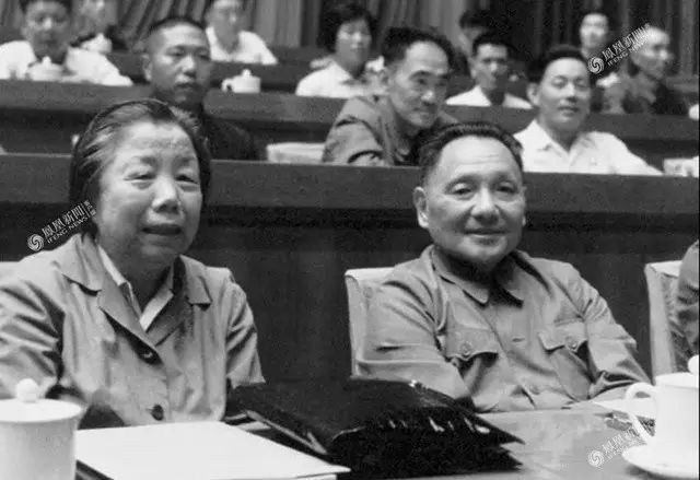 今天他115岁了，*小平邓**一生的40个瞬间