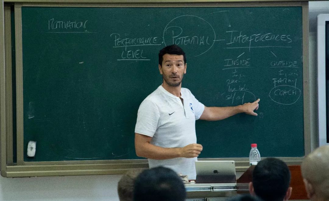 「蓝·资讯」第一届校园足球小学基地校教练员短期培训班圆满完成