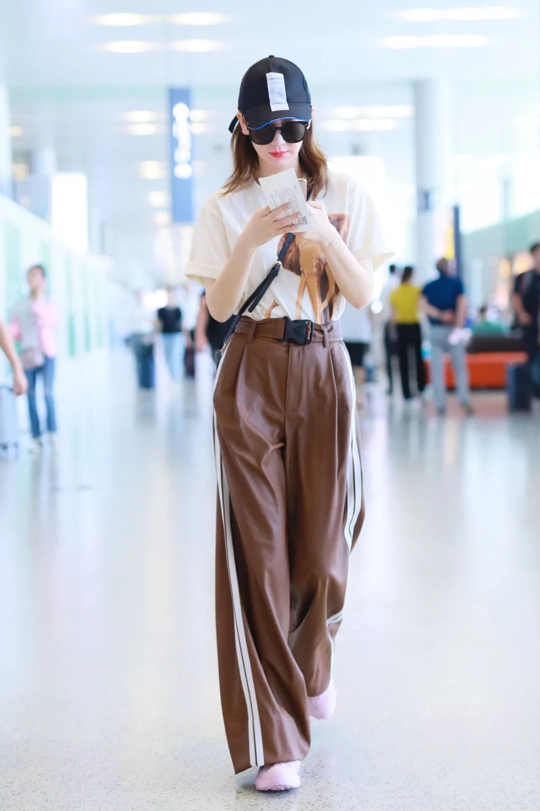 雎晓雯周冬雨吹泡泡,雎晓雯吹泡泡周冬雨