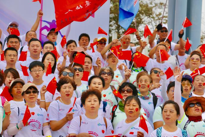 青岛蓝谷蛟龙号,蛟龙号模型运动会展示