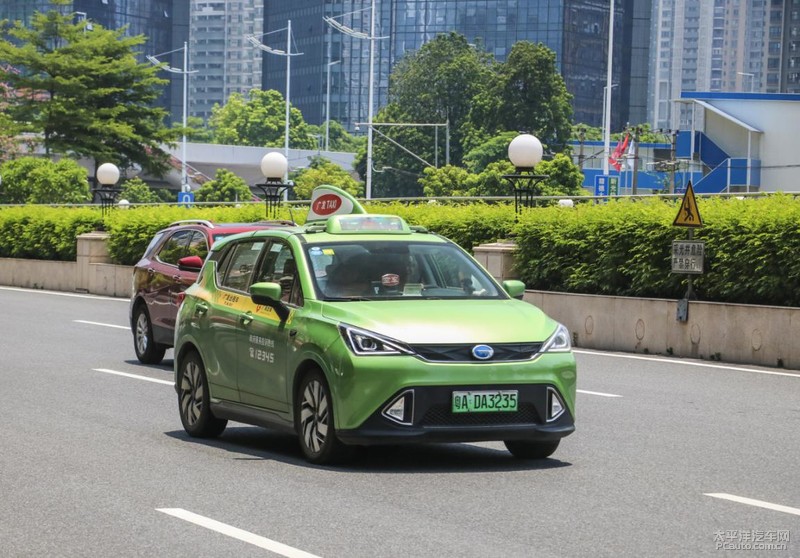 广州黄颜色的出租车 (广州出租车为什么这么多颜色)