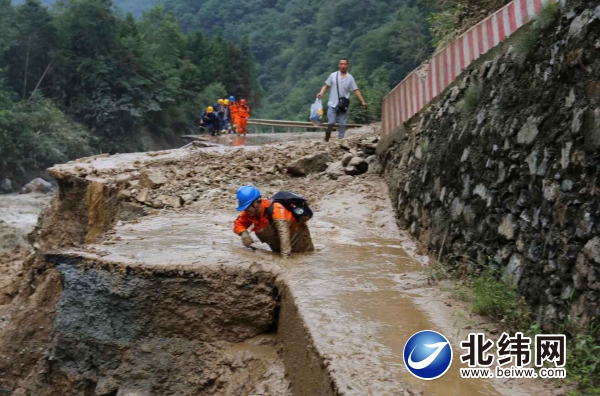 不畏艰难险阻携手砥砺前行,不畏艰难险阻也要奋勇前行