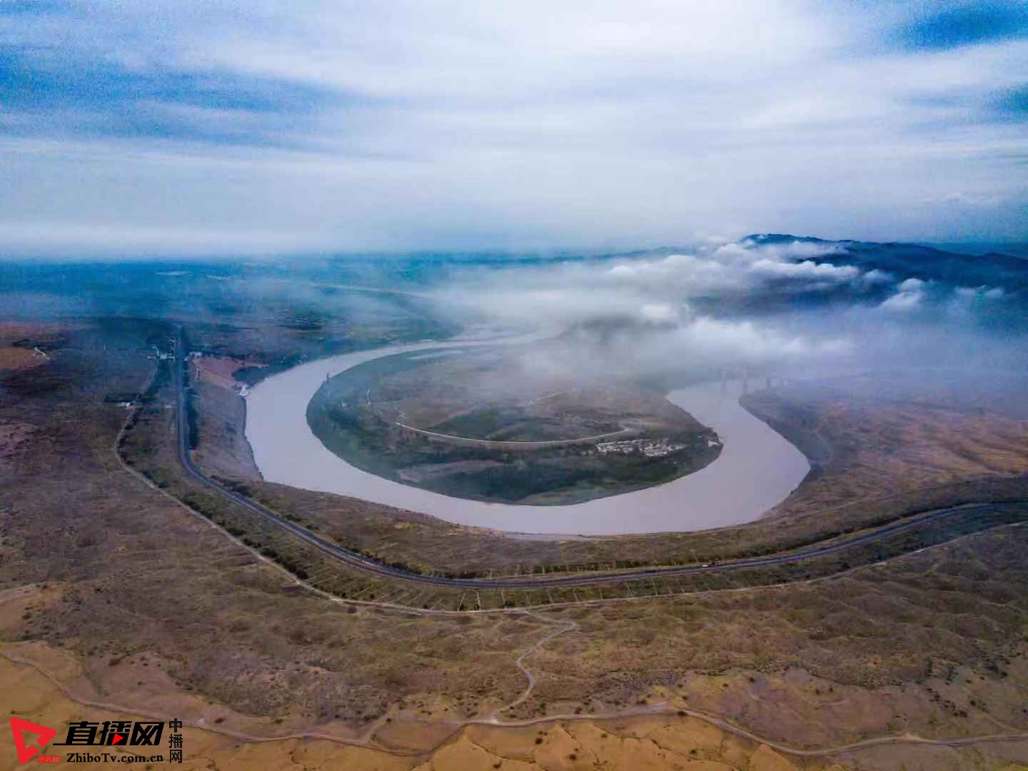 麦草方格里的中国治沙奇迹-中国“沙漠铁路”中卫工务段固*林沙**场治沙播绿纪实