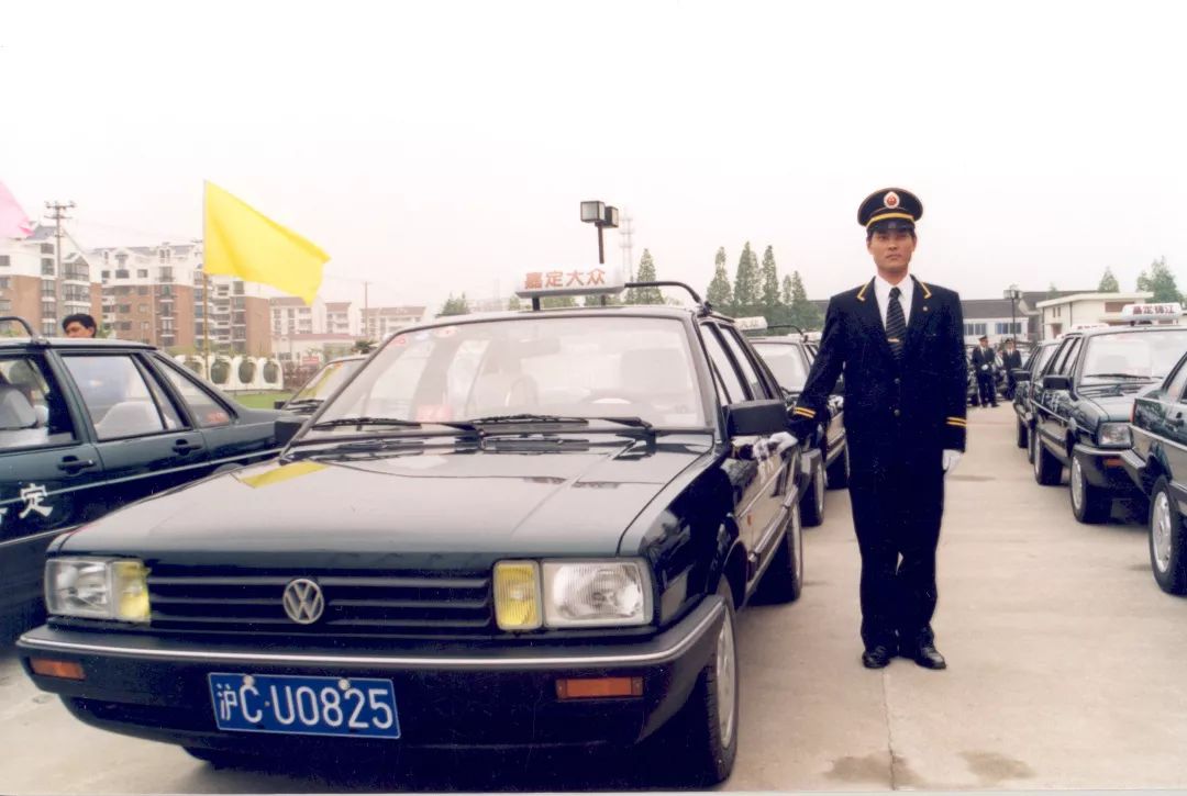 壮丽七十年的发展,70年代的上海交通牌汽车