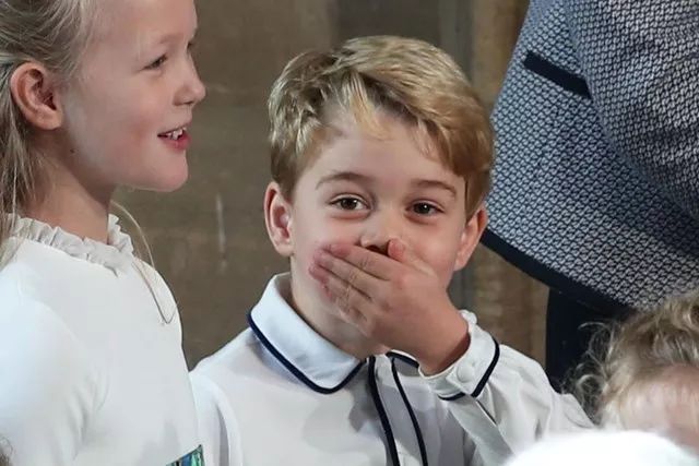 乔治小王子闹脾气视频,乔治小王子被吓哭