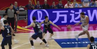 周琦vs梅克,周琦和莫兰德的对抗