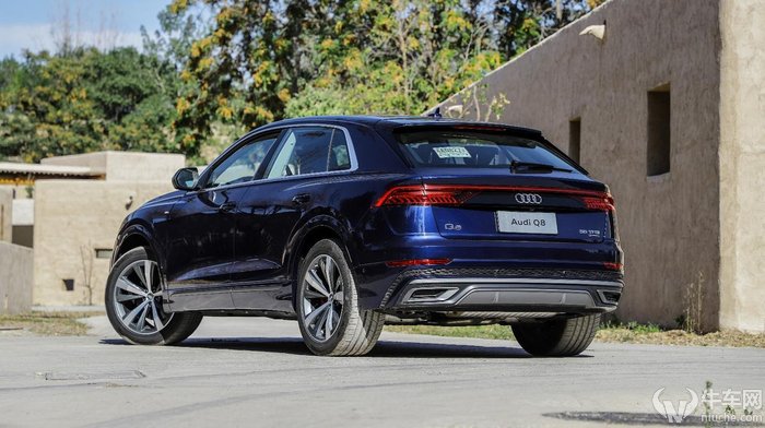 奥迪q855tfsi价格多少钱,颜值爆表车长五米抢先试驾奥迪q8