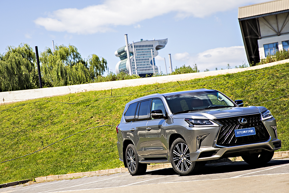 19款雷克萨斯lx570试驾巅峰版,雷克萨斯lx570黑曜巅峰限量版试驾