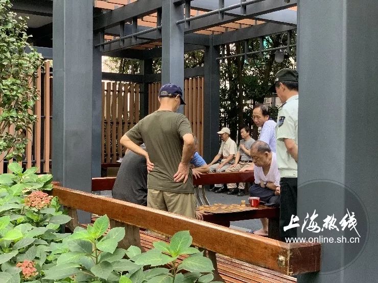 TA藏在静安,可能是市中心最袖珍公园,重温老上海的儿时记忆