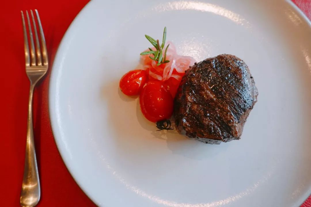 镶嵌47400颗水晶的楼梯花2千万登上这艘船的20万人都来打卡拍照