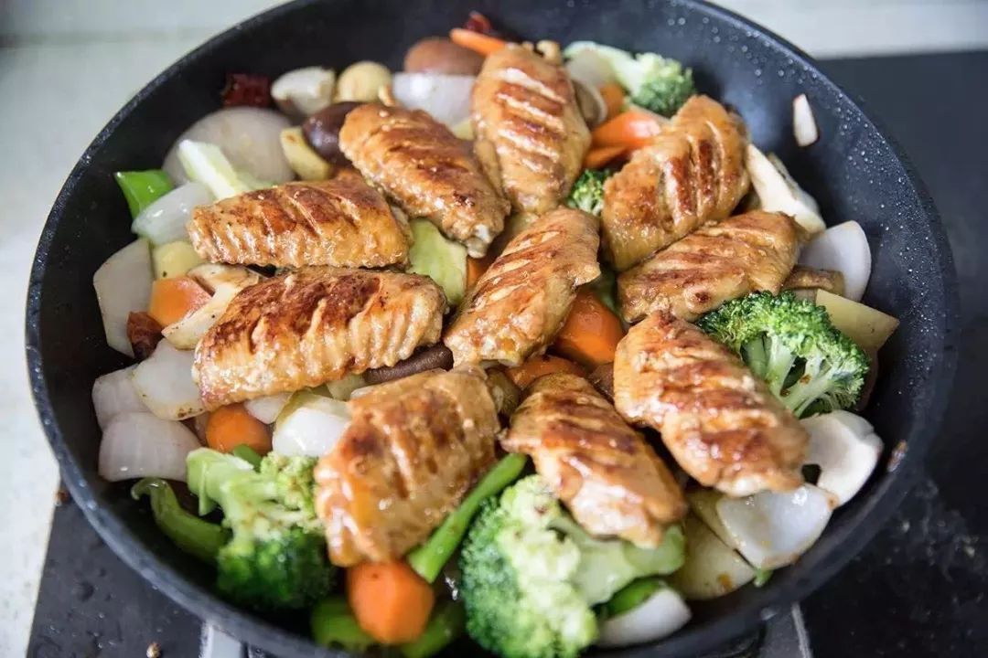 用坏了的不粘锅怎么办,熟铁锅怎么养才不粘锅