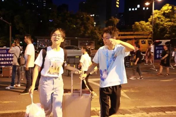 最美不过初相见不期而遇,最美不过初相见一路走好