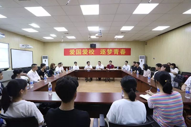 一中新生报到,新生报到迎新生