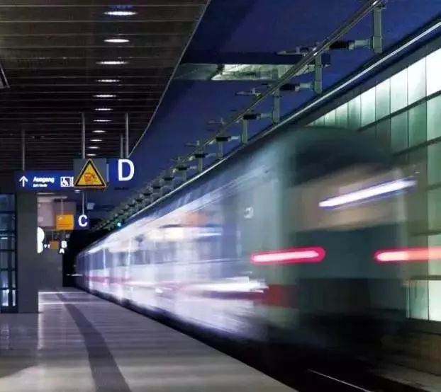 如何给地铁供电,地铁是怎么供电运行的