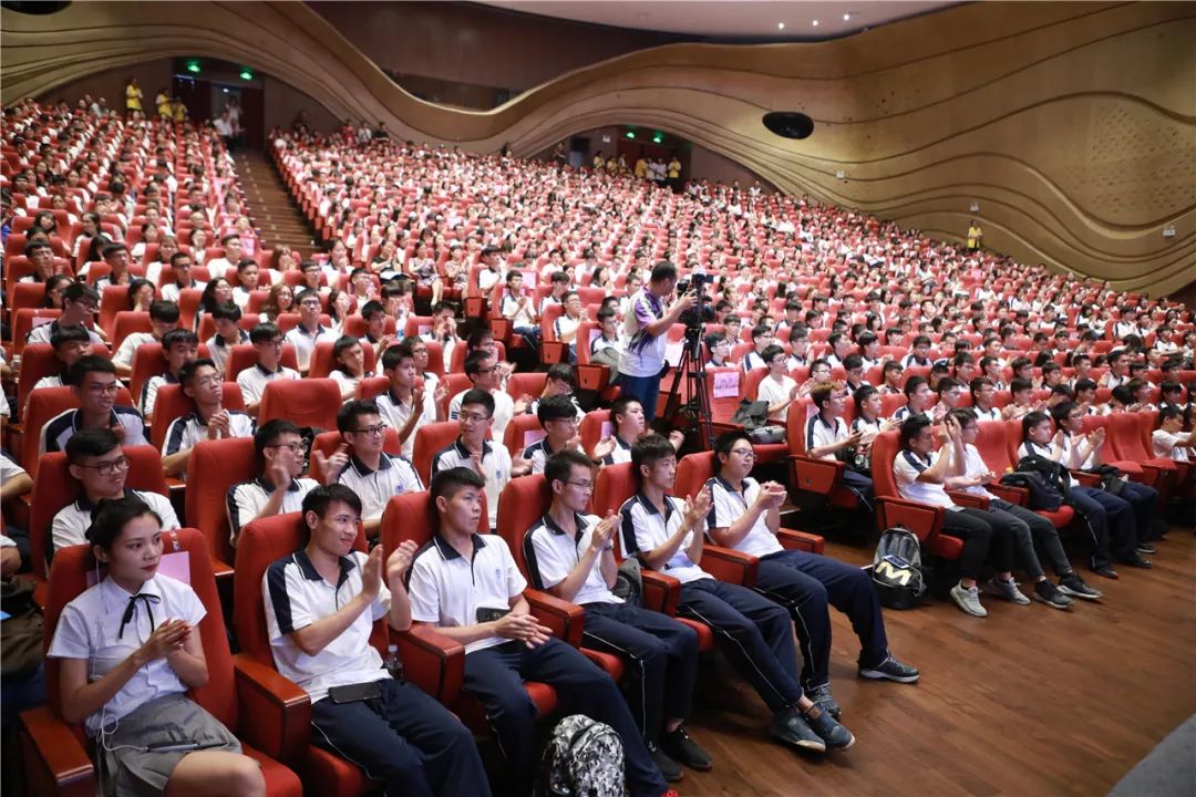 如何赢得青春“C位”?泽华书记到肇庆学院给莘莘学子“支招”