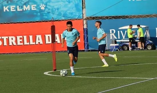 西班牙人评价武磊视频,西班牙人采访武磊