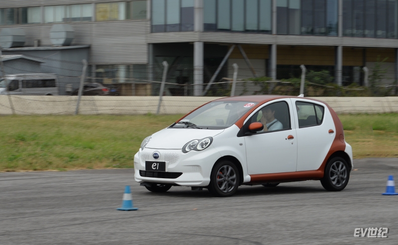 比亚迪e1测评真实视频,比亚迪纯电代步e1