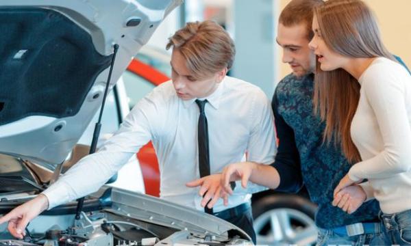 重踩油门省油还是轻踩油门省油,开车如何踩油门车速才能保持平稳