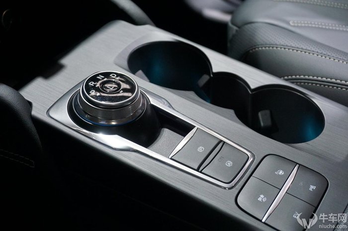 法兰克福车展：更精致饱满实拍福特全新一代Kuga（翼虎）