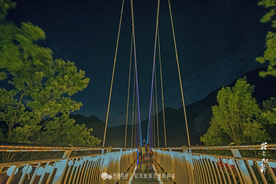 浮云缭绕的白云山上总有一张属于你的床