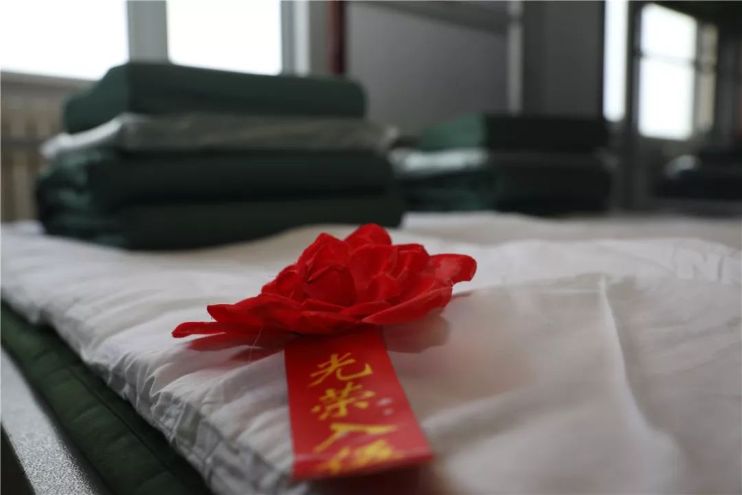 新战友穿着21式军服入营,上等兵在部队的日常生活