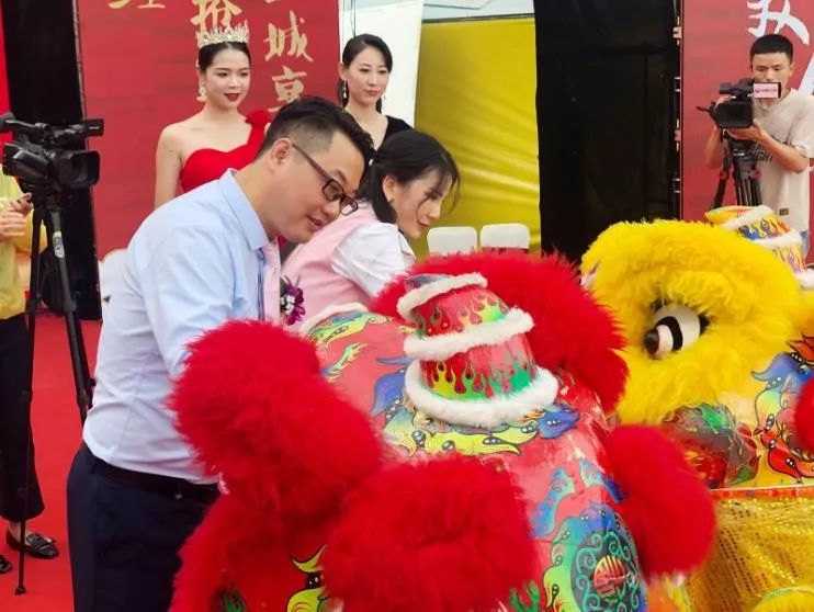 太火爆全国各地190万游客涌入景区,20多万人聚集