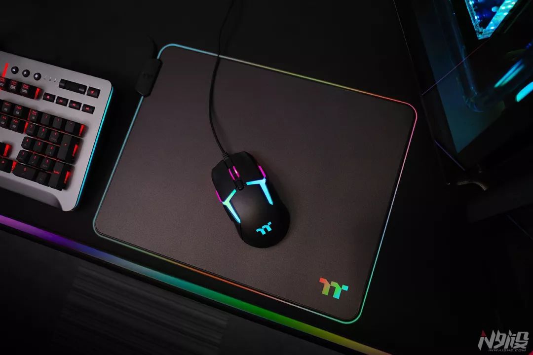曜越发布Level20RGB系列电竞鼠标垫
