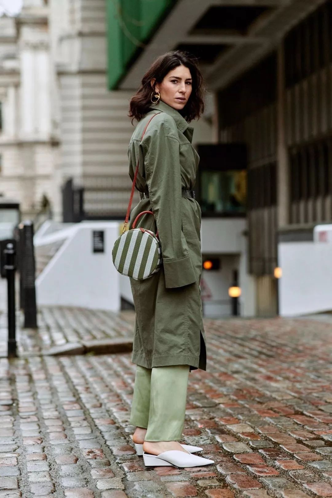 小白鞋今年流行这4款舒适百搭,好穿又百搭的小白鞋推荐