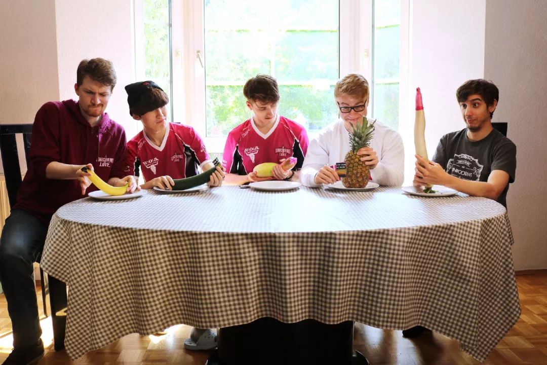 UOL故事：重生之我是独联体战队