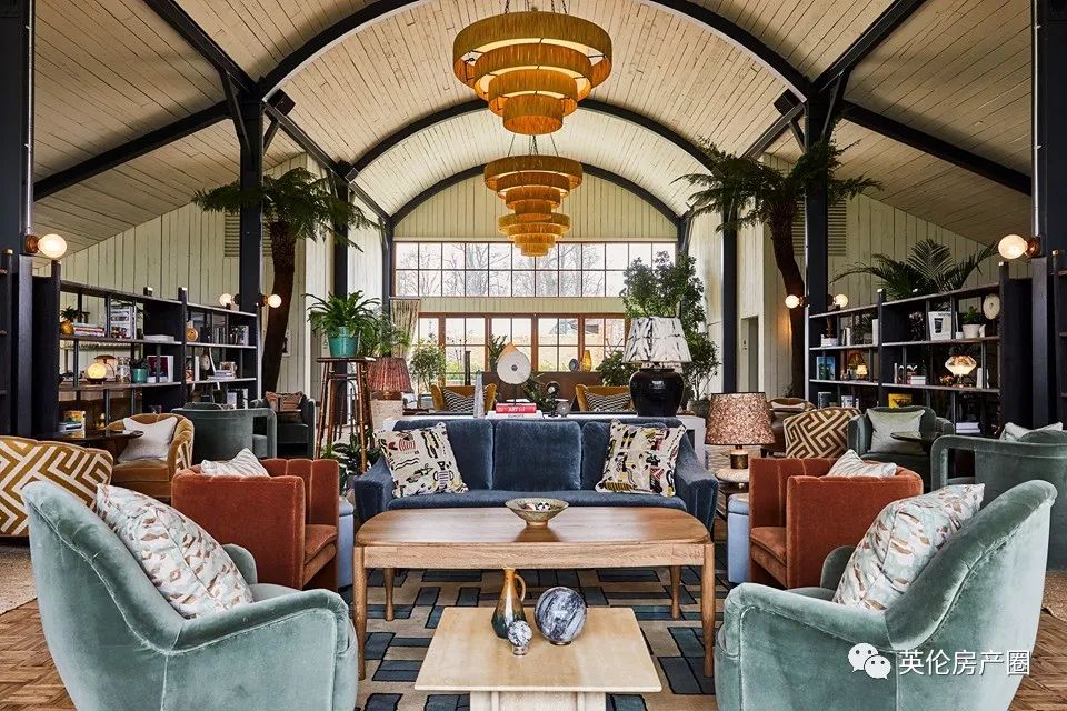 哈里梅根设计师为接皇室单，烂尾前客户，遭前客户起诉索赔