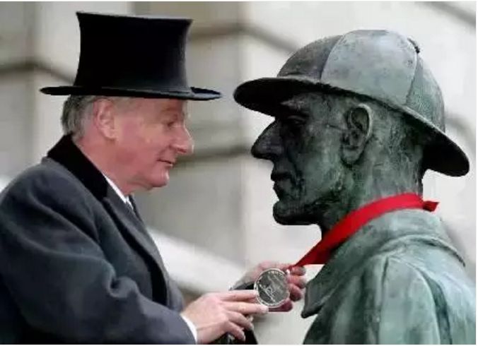 福尔摩斯探案集青少年版,福尔摩斯探案全集书籍在线阅读